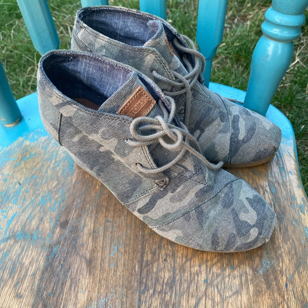 Toms Camo Wedges